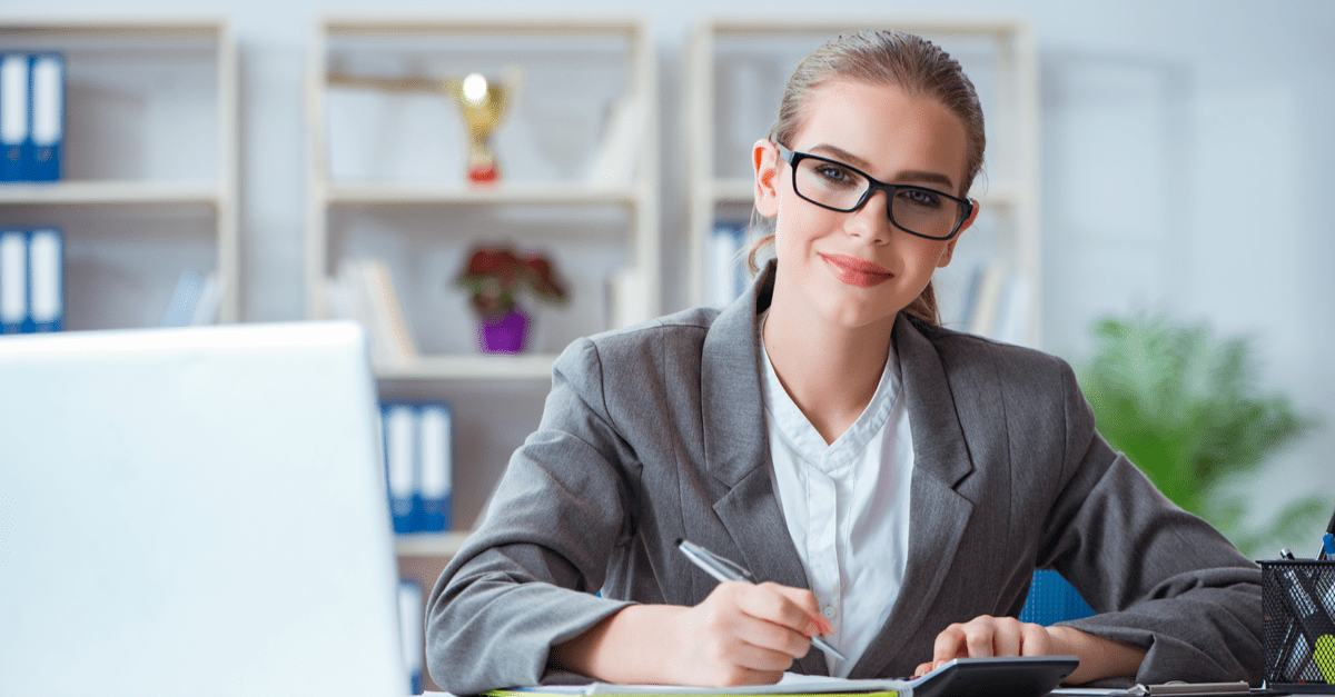 Knjigovodja ali računovodja – kdo skrbi za kaj? Razlika med nalogami knjigovodje in računovodje