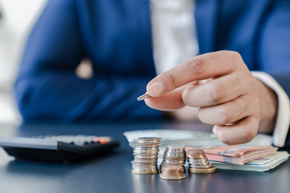 Primerjava med financiranjem nakupa prek kredita ali lizinga glede na potrebe in zmožnosti