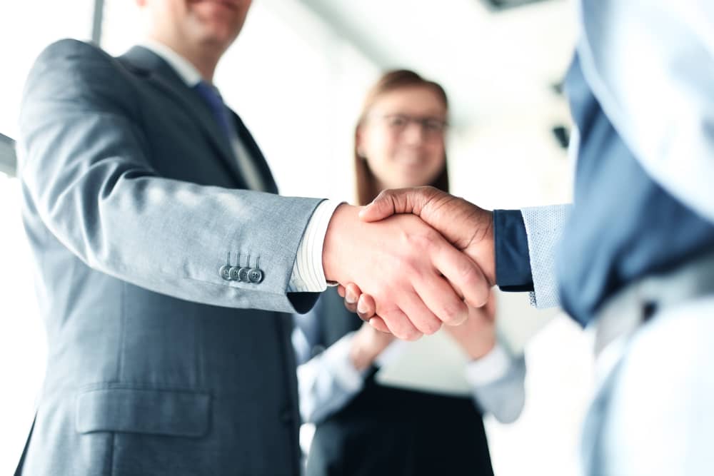 Učinkoviti pristopi k motiviranju zaposlenih skozi finančne in nefiančne nagrade
